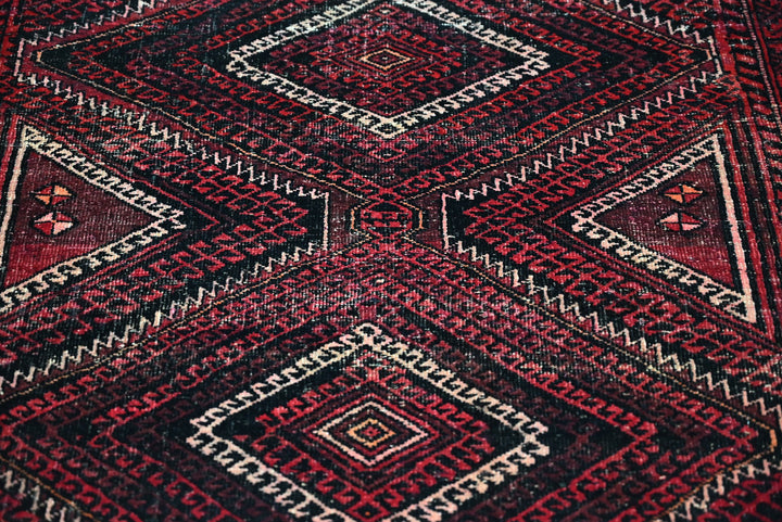 red Medium rug 3' 9" x 7' 1"