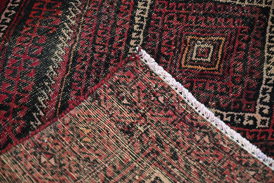 red Medium rug 3' 9" x 7' 1"