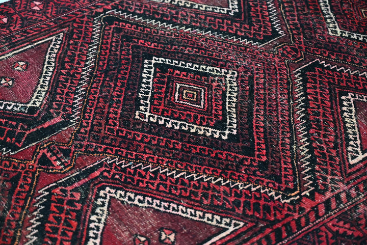 red Medium rug 3' 9" x 7' 1"