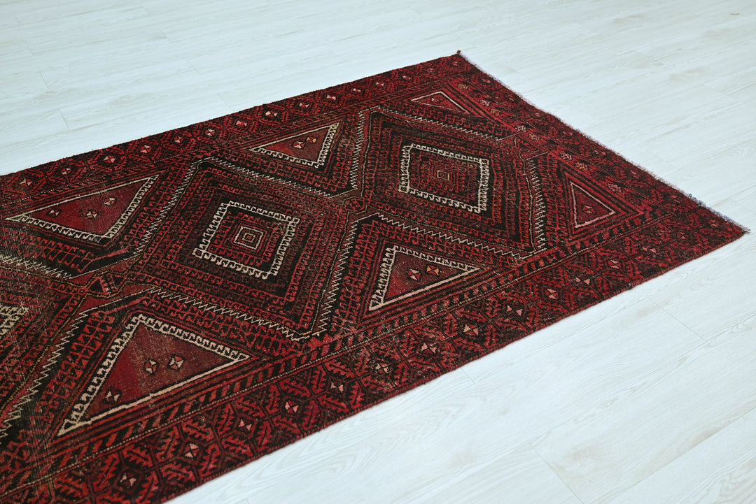 red Medium rug 3' 9" x 7' 1"