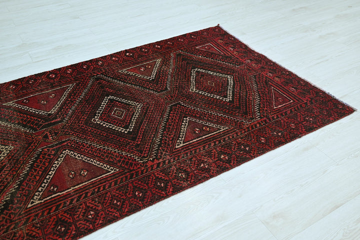 red Medium rug 3' 9" x 7' 1"