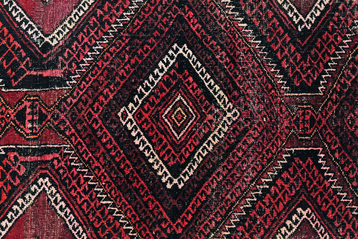 red Medium rug 3' 9" x 7' 1"