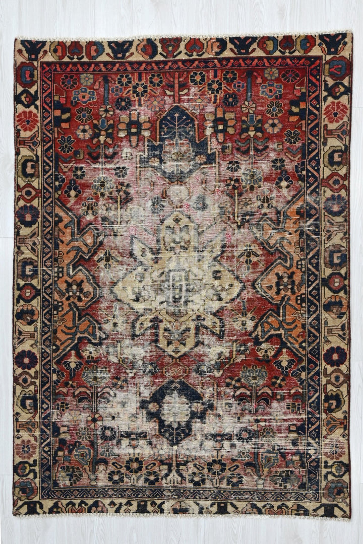 red Accent rug 4' 5" x 5' 9"