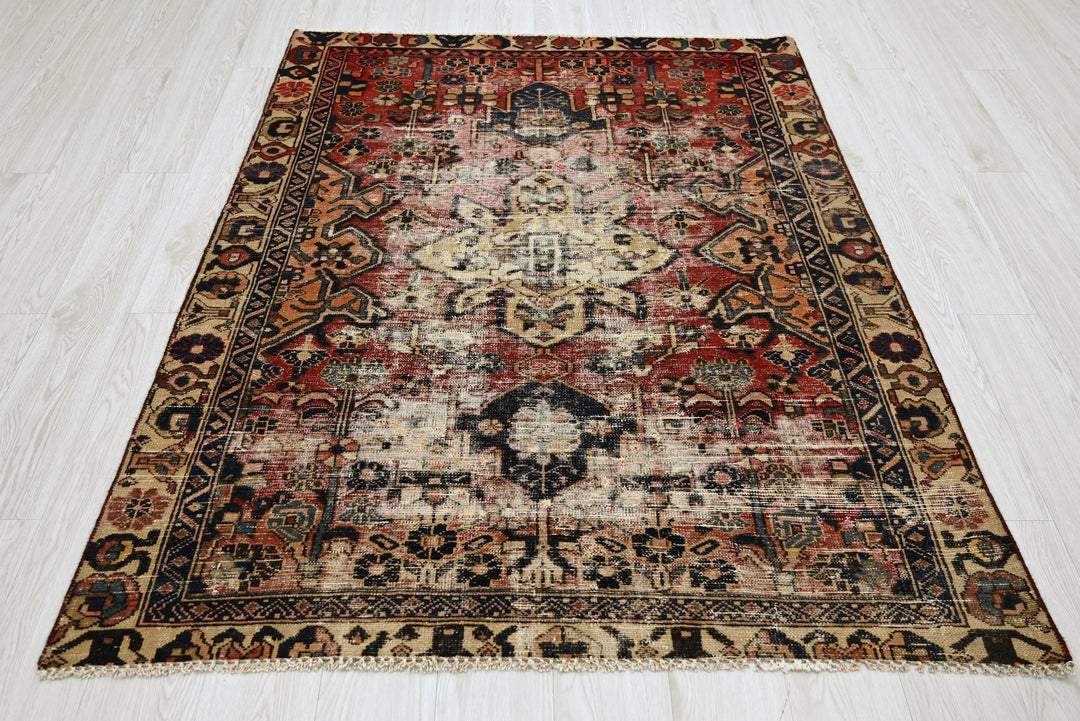 red Accent rug 4' 5" x 5' 9"