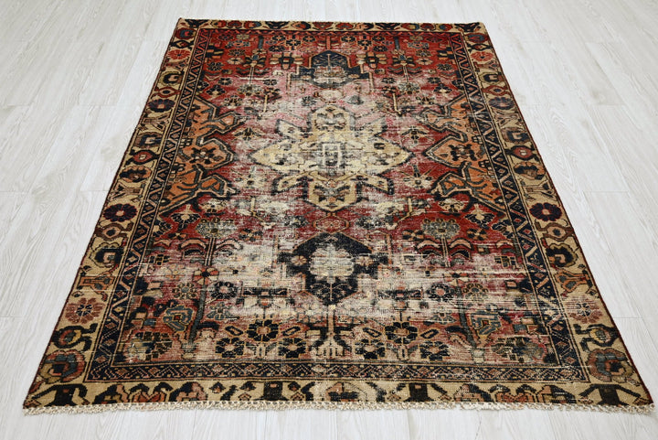 red Accent rug 4' 5" x 5' 9"