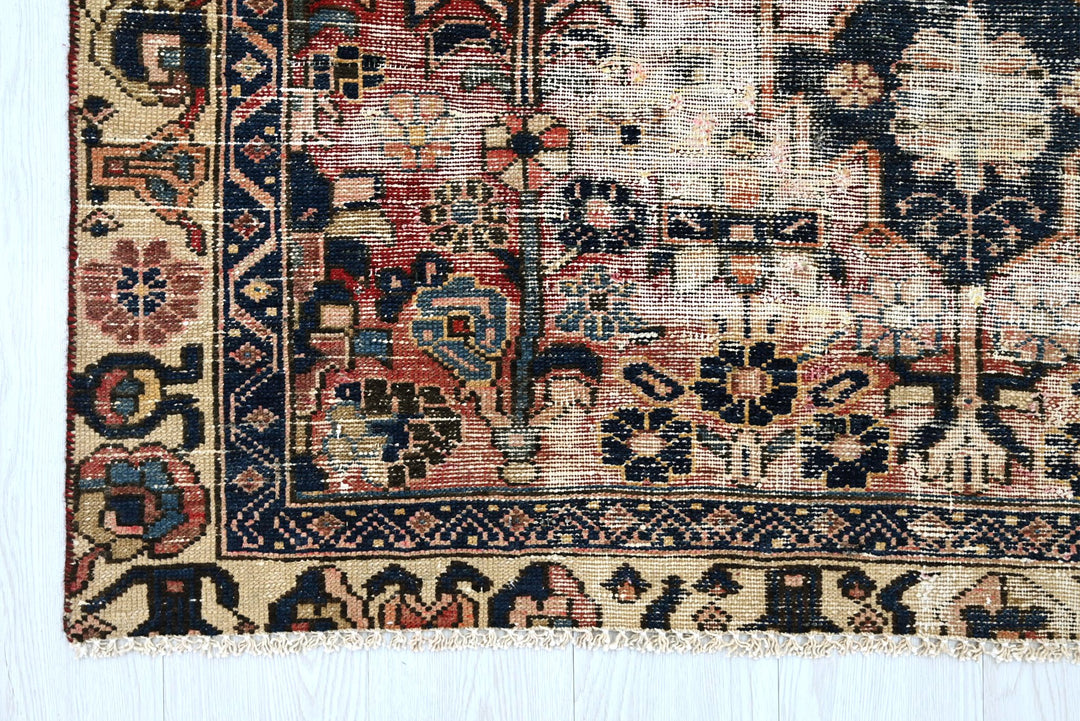 red Accent rug 4' 5" x 5' 9"