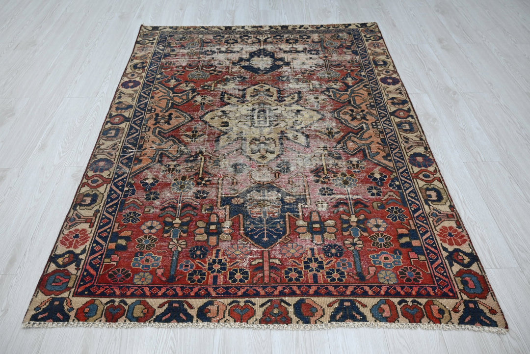 red Accent rug 4' 5" x 5' 9"