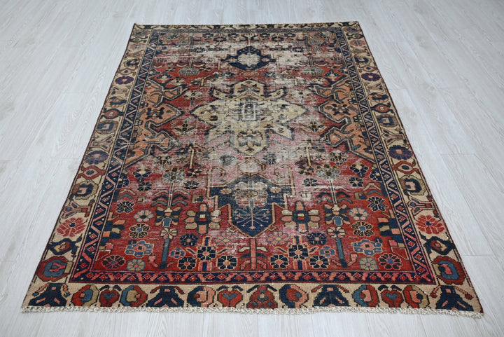 red Accent rug 4' 5" x 5' 9"