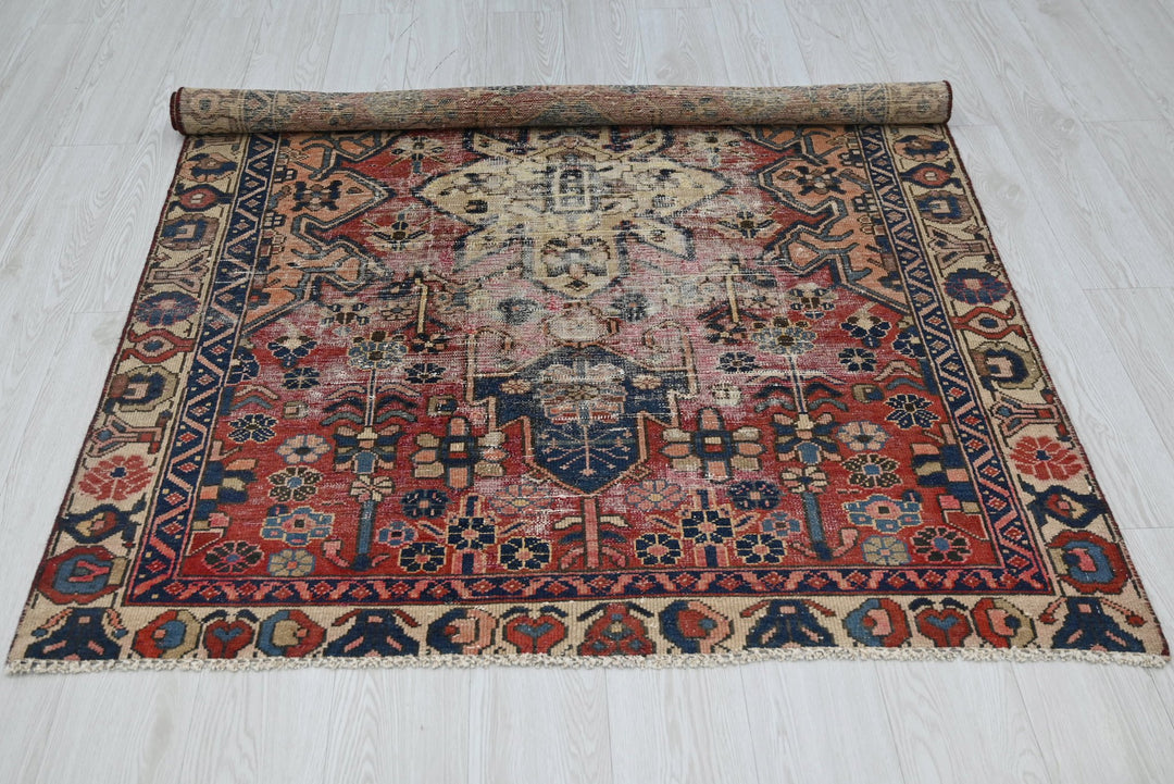 red Accent rug 4' 5" x 5' 9"