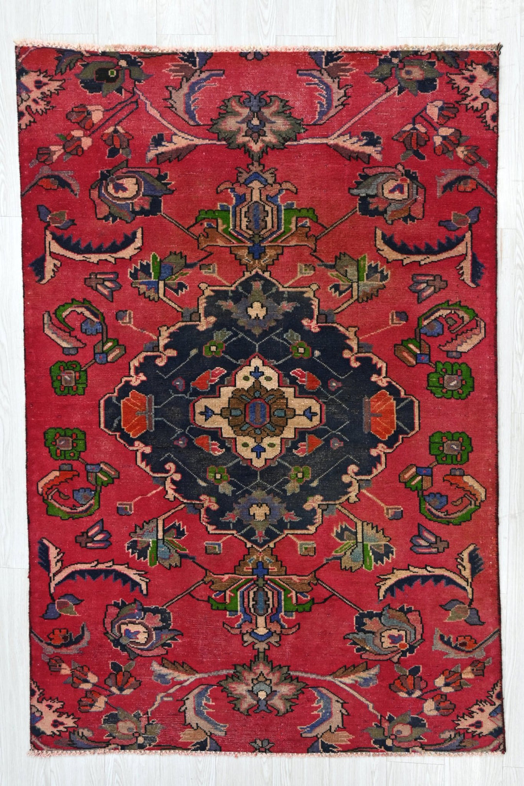 red Accent rug 4' 1" x 5' 10"