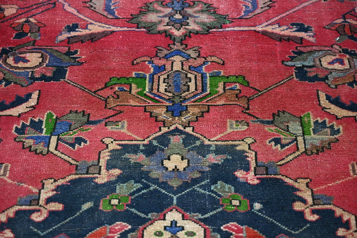 red Accent rug 4' 1" x 5' 10"