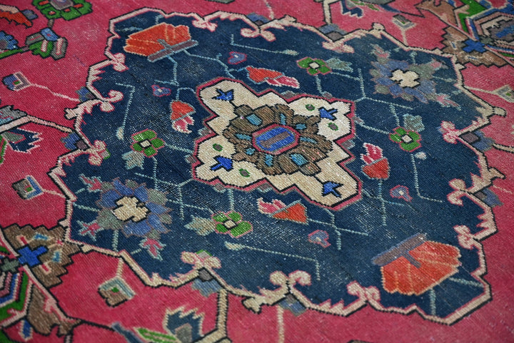 red Accent rug 4' 1" x 5' 10"