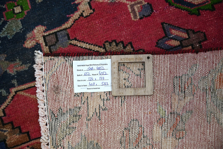 red Accent rug 4' 1" x 5' 10"