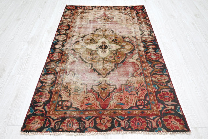 pink Accent rug 3' 5" x 5' 6"