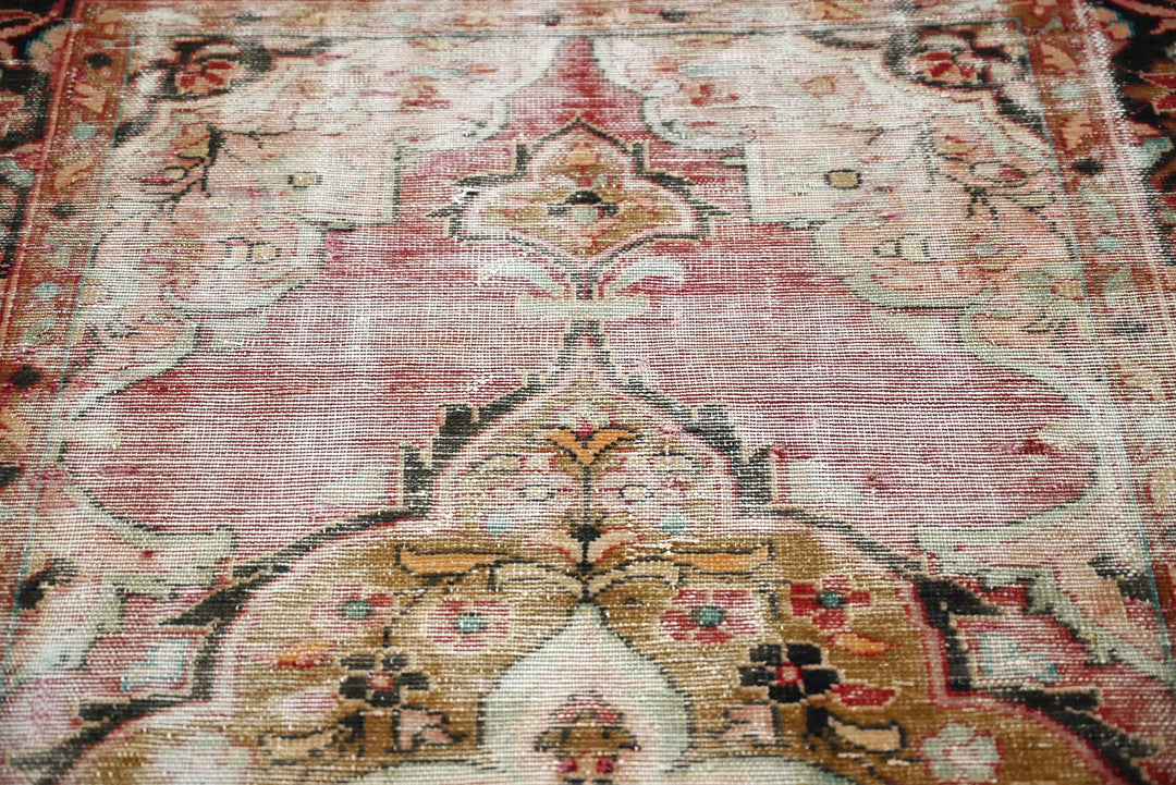 pink Accent rug 3' 5" x 5' 6"