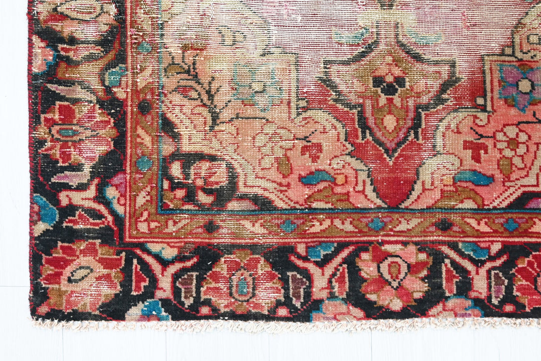 pink Accent rug 3' 5" x 5' 6"
