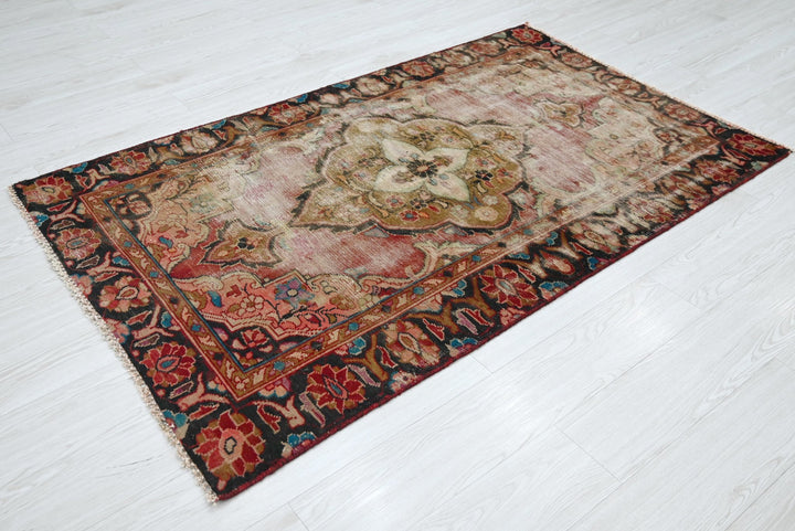 pink Accent rug 3' 5" x 5' 6"