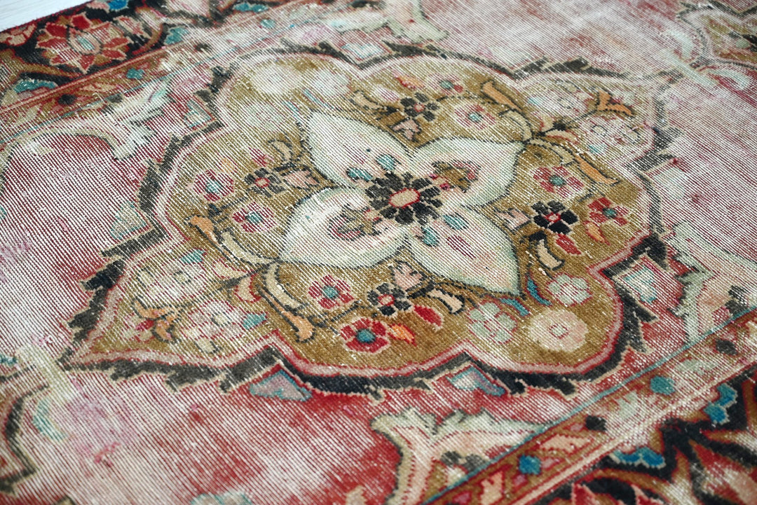 pink Accent rug 3' 5" x 5' 6"