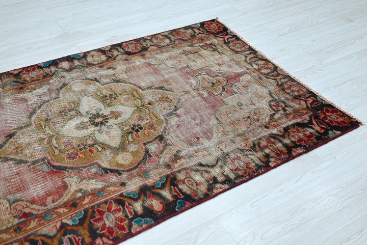 pink Accent rug 3' 5" x 5' 6"