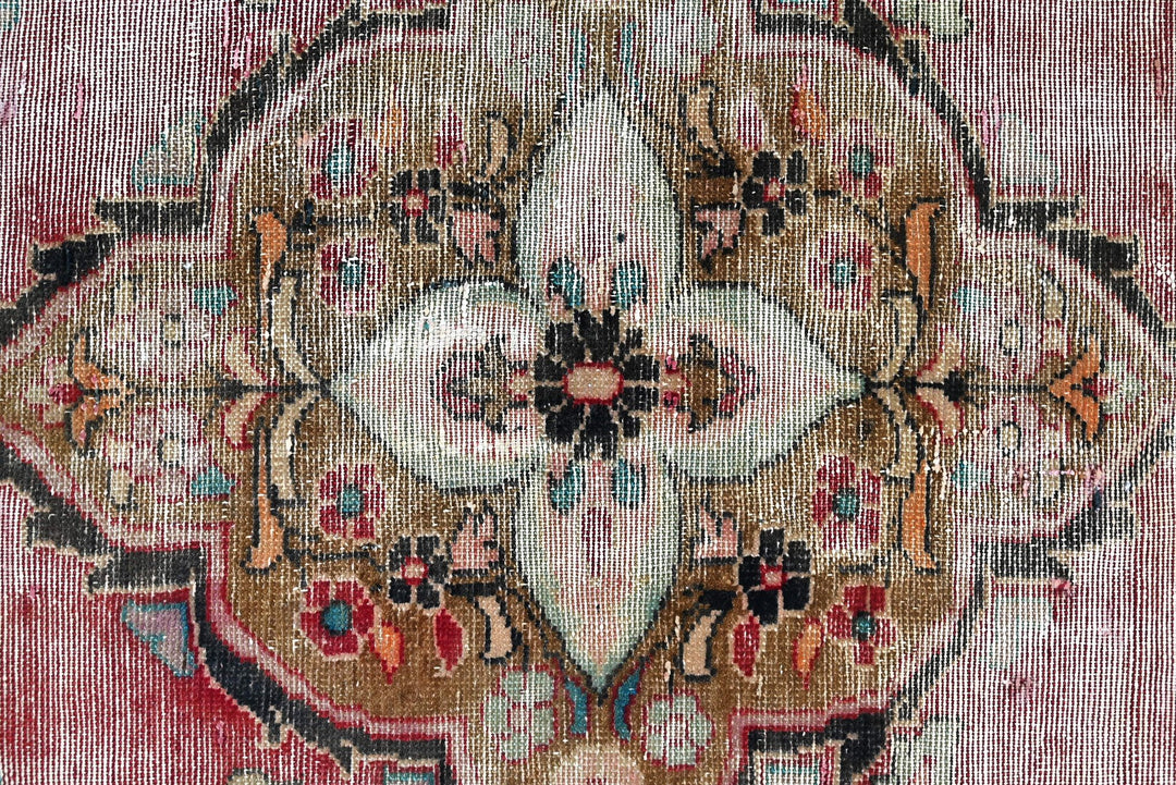 pink Accent rug 3' 5" x 5' 6"