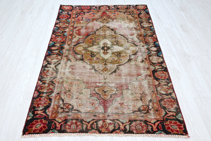 pink Accent rug 3' 5" x 5' 6"