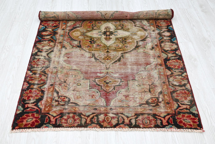 pink Accent rug 3' 5" x 5' 6"