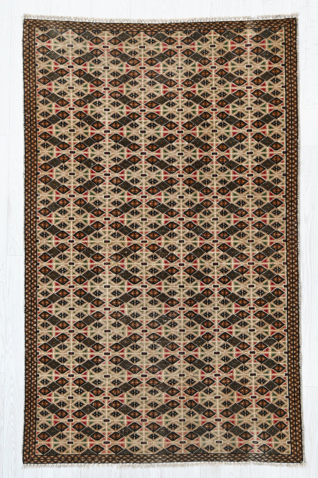 brown Accent rug 3' 5" x 5' 6"