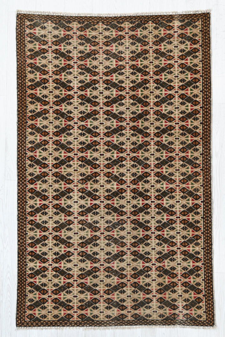 brown Accent rug 3' 5" x 5' 6"