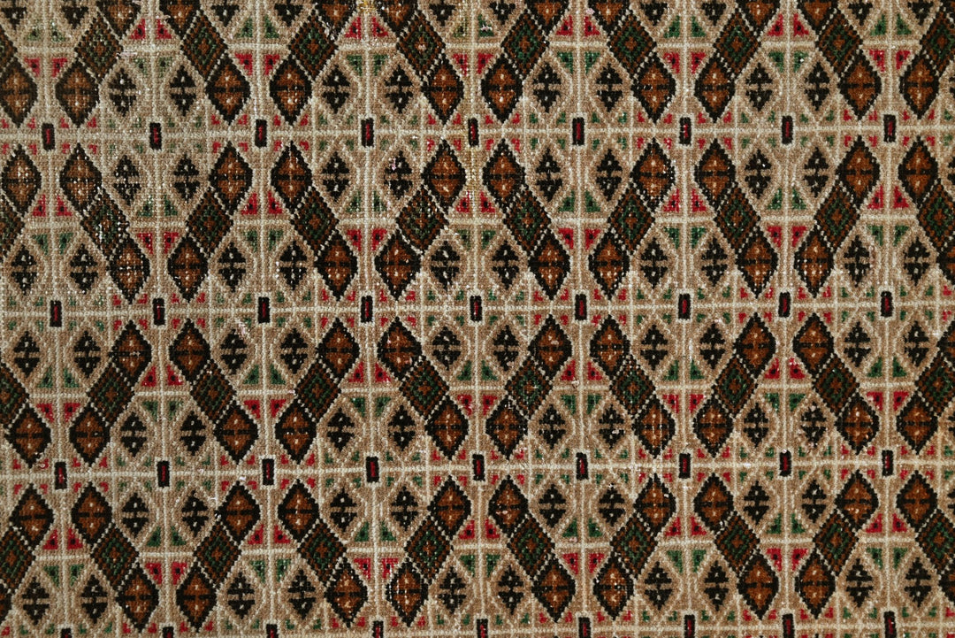 brown Accent rug 3' 5" x 5' 6"