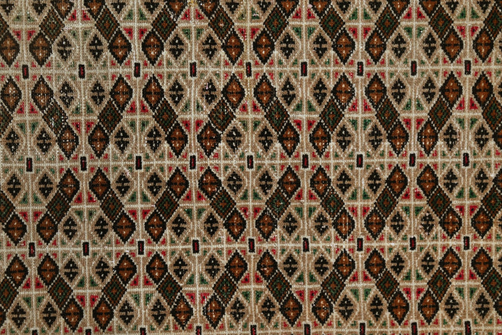 brown Accent rug 3' 5" x 5' 6"
