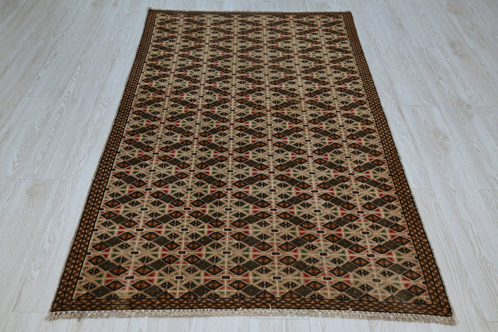 brown Accent rug 3' 5" x 5' 6"