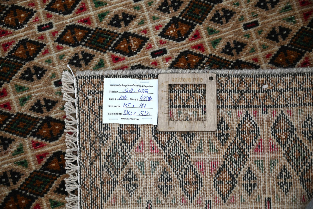 brown Accent rug 3' 5" x 5' 6"