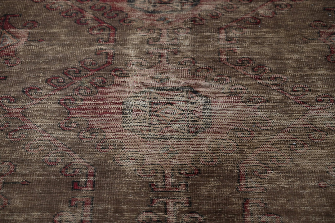 brown Accent rug 3' 1" x 5' 6"