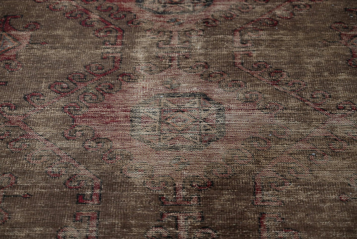 brown Accent rug 3' 1" x 5' 6"