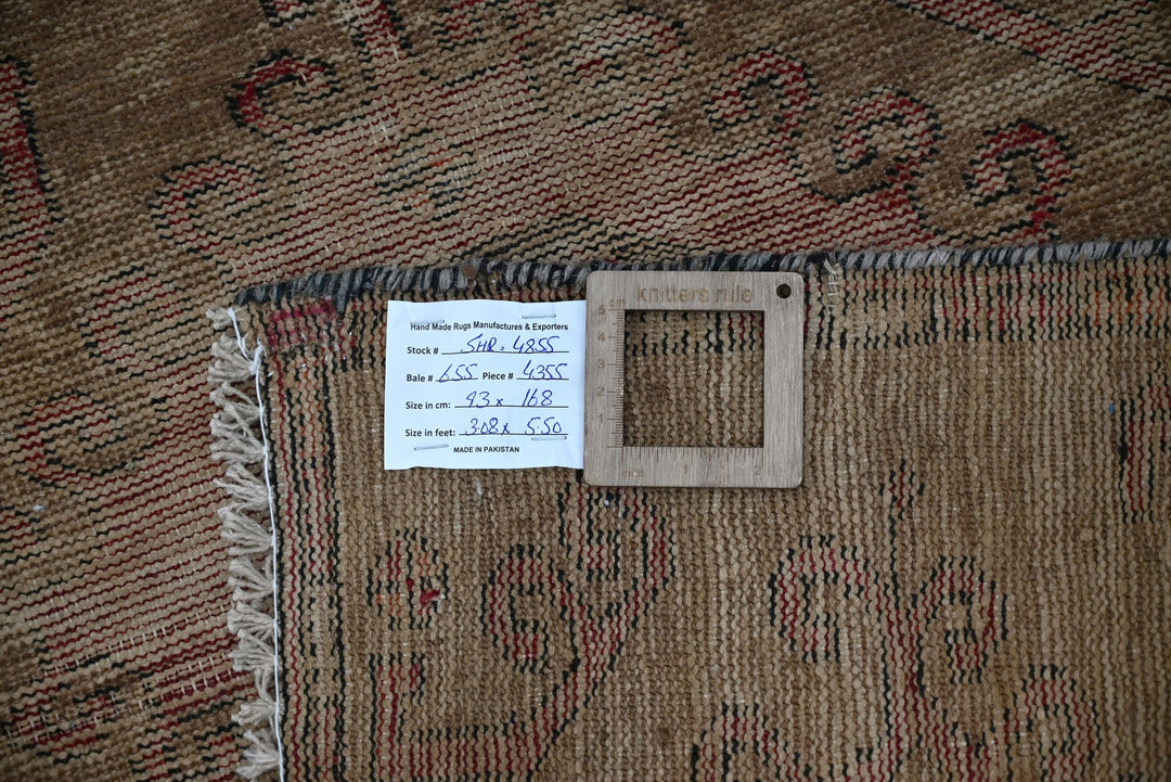 brown Accent rug 3' 1" x 5' 6"