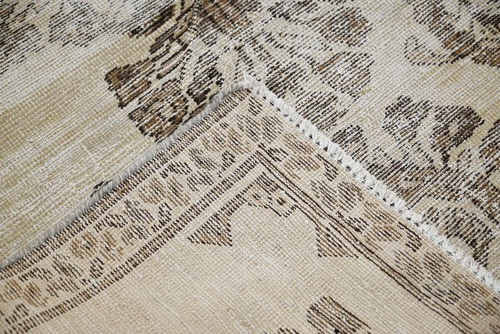 brown Accent rug 4' 0" x 5' 11"