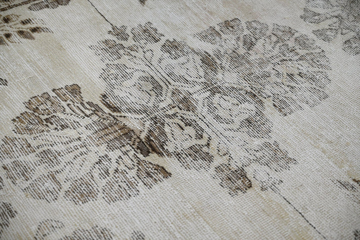 brown Accent rug 4' 0" x 5' 11"