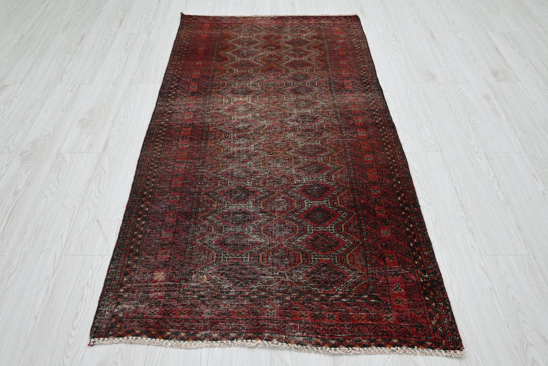 red Accent rug 3' 0" x 5' 11"