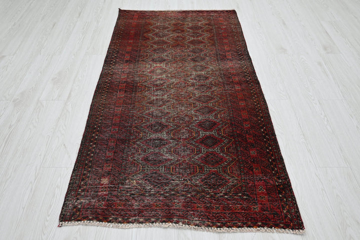 red Accent rug 3' 0" x 5' 11"