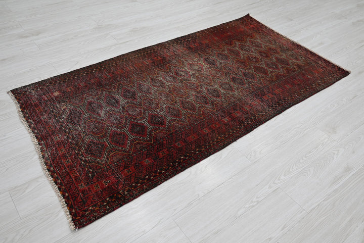 red Accent rug 3' 0" x 5' 11"