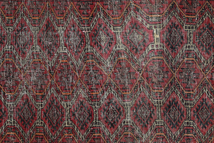 red Accent rug 3' 0" x 5' 11"