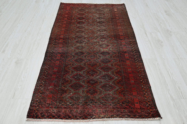 red Accent rug 3' 0" x 5' 11"