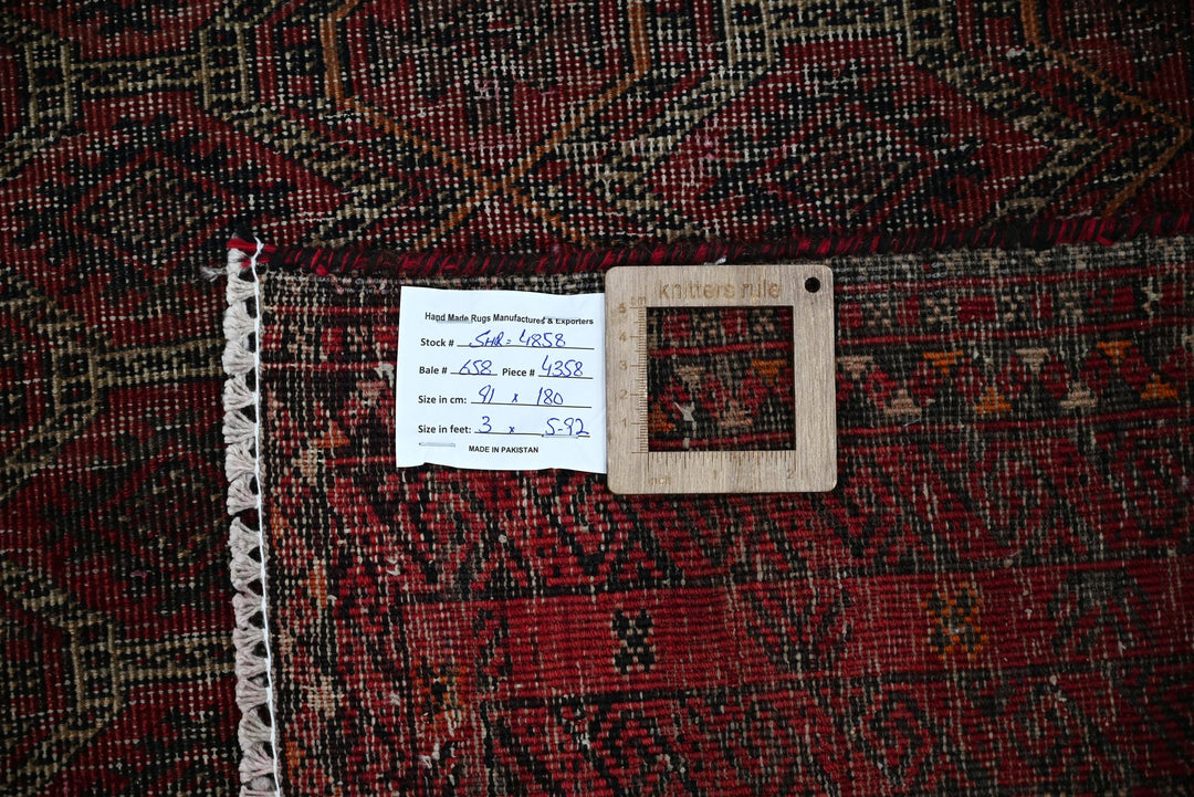 red Accent rug 3' 0" x 5' 11"
