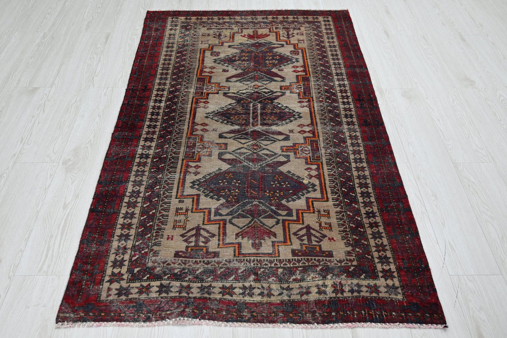 brown Accent rug 3' 4" x 5' 9"