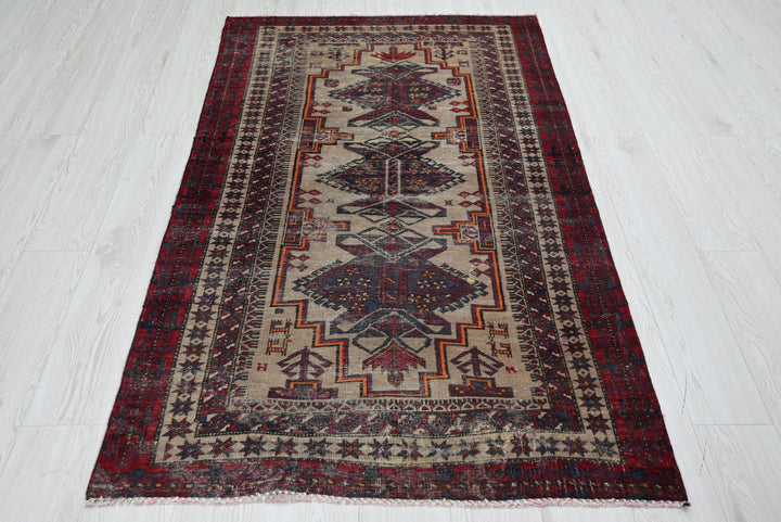 brown Accent rug 3' 4" x 5' 9"
