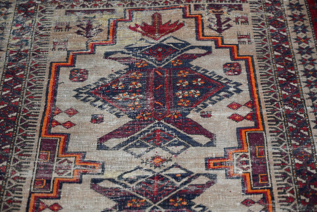 brown Accent rug 3' 4" x 5' 9"