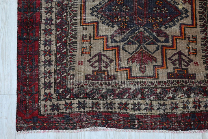 brown Accent rug 3' 4" x 5' 9"
