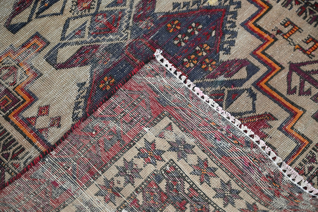brown Accent rug 3' 4" x 5' 9"