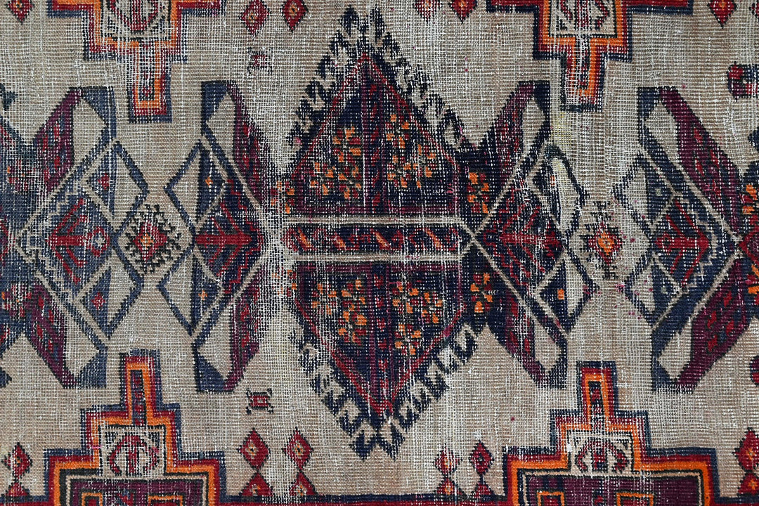 brown Accent rug 3' 4" x 5' 9"