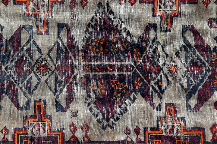brown Accent rug 3' 4" x 5' 9"